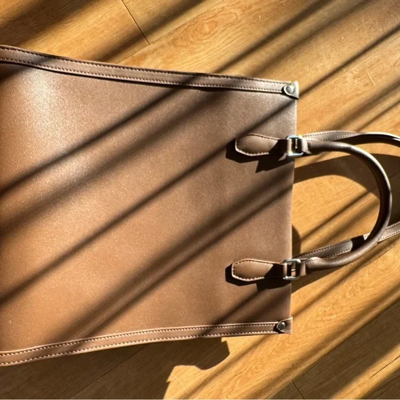 Elegant Brown Leather Tote Bag handbag - Picture 6 of 10